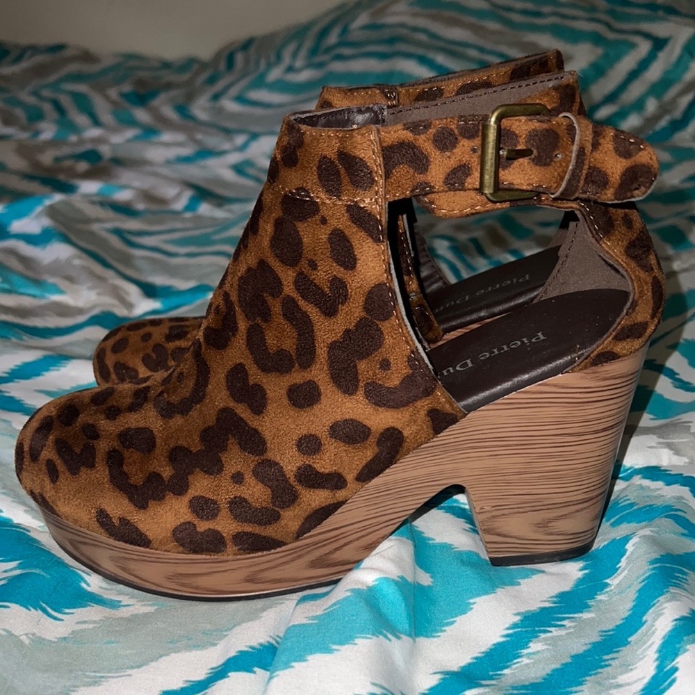 Leopard print platform clogs